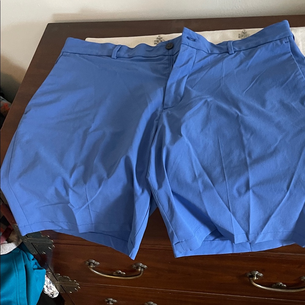 Walter Hagen Men's Vibrant Blue Flat Front Shorts